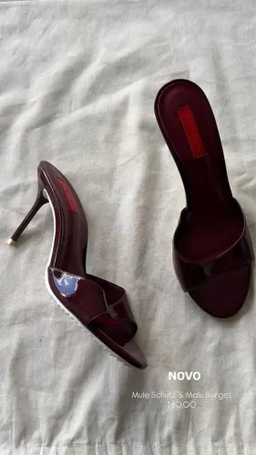 Salto vermelho schutz