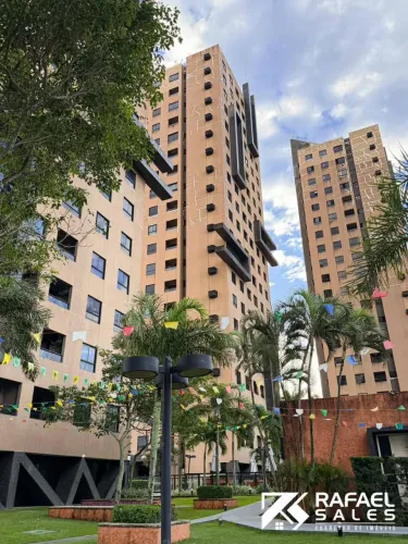 Apartamento com 2 quartos e 1 suíte em Candelária - Condomínio Quatro Estações
