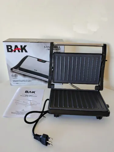 Sanduicheira Grill Elétrica BAK - Compacta, Rápida e Fácil de Limpar Novo Lacrado