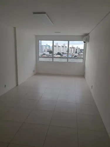 ALUGA-SE SALA COMERCIAL DE 29 M2, COM GARAGEM, EM CAPOEIRAS