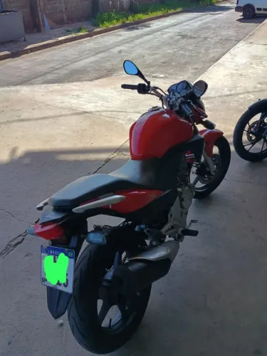 Vendo cb 300 R 2011