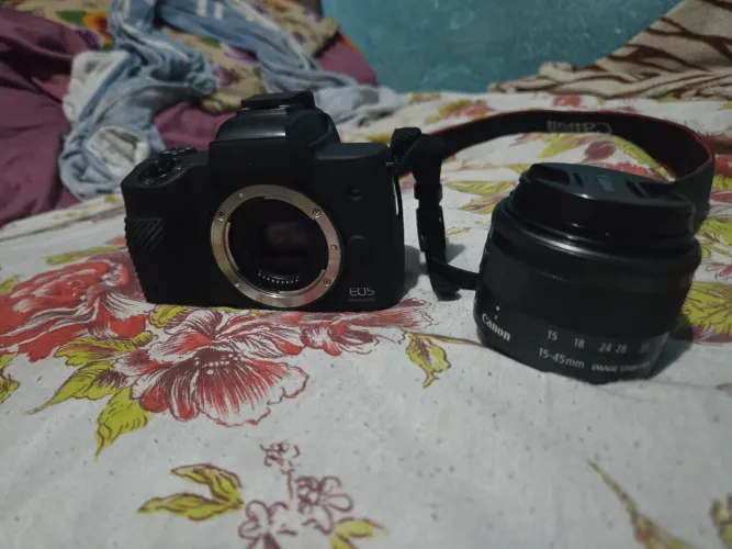 Canon m50 + lente 15-45mm + adaptador ef + 2 baterias