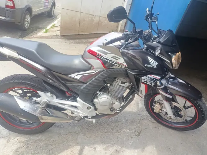 Moto Twister ano 2020