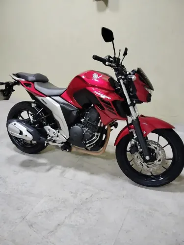 Fazer FZ25 