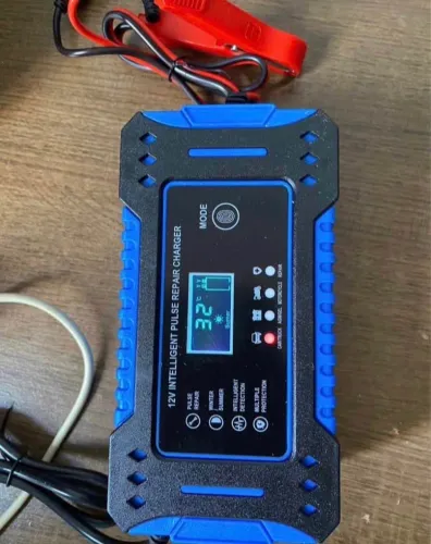 Carregador de Bateria Carro e Moto 12V