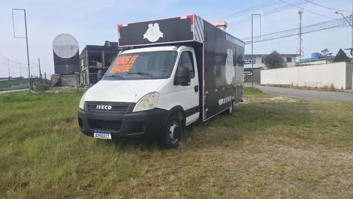 Caminhão food truck operacional para trabalhar com lanches