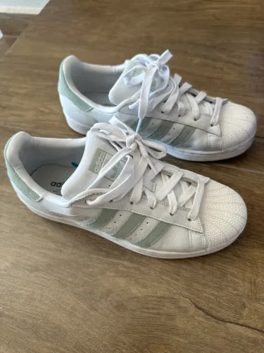 Tênis adidas Superstar