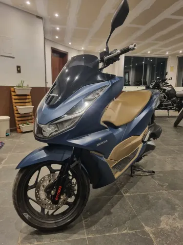 PCX DLX 2023