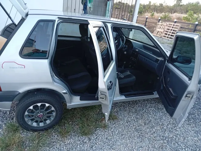 Fiat Uno Mille Grazie 1.0 Fire Flex 8V 4P 2013