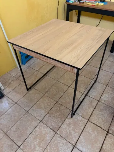 Mesa 80 x 80 jantar / home office / trabalho