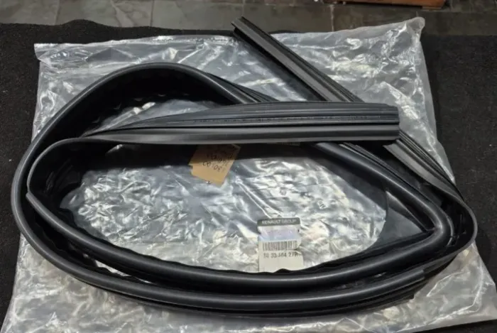 Borracha Vidro Porta Dianteira Direita Renault Oroch 2019-2020 Novo Original