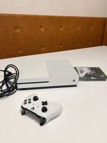 Vende-se Xbox One S