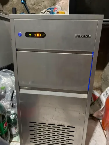 Maquina de gelo benmax 50kgs