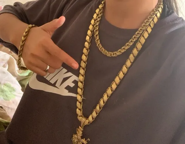 Tenho um cordão de moeda antiga pra vender