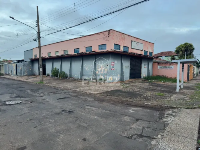 Salão Comercial na Avenida Tiradentes