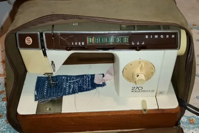 Máquina De Costura Singer 270 Bobina Mágica