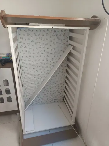 Berço com Colchão reversível em cama- Pouco Usado