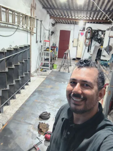 Vaga para serralheiro com o experiência