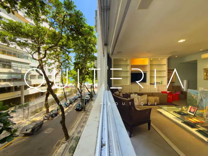 Apartamento à venda na quadra da praia do posto 12 do Leblon, com vista lateral mar, 180 m