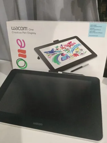 Mesa Digitalizadora Wacom One 13.3 DTC133W0A1 - NOVA NA CAIXA (Sem Uso)