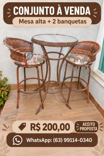Mesa alta com tampo de vidro e 2 banquetas<br><br>Mesa alta com tampo de vidro e 2 banquetas