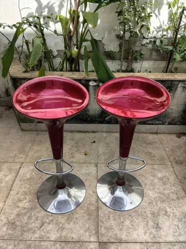 Vendo 2 banquetas tulipas giratórias