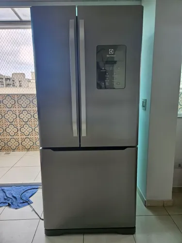 Geladeira Eletrolux Side by Side DM84X 579L