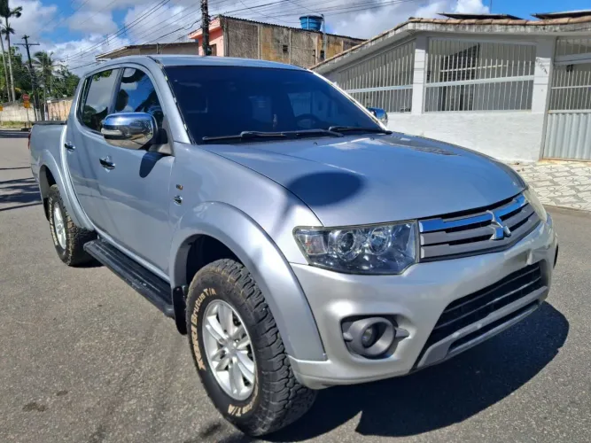 Mitsubishi L200 Triton HPE 3.2 CD TB Int.diesel AUT 2015