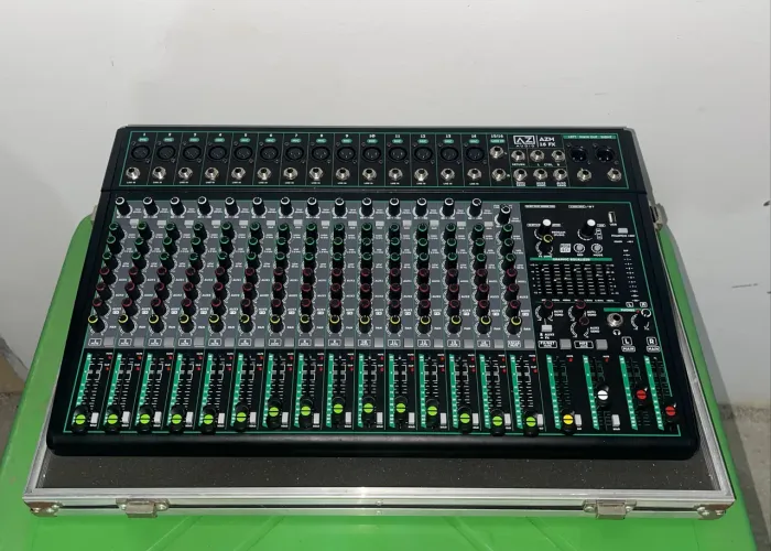 Mesa de Som 16 Canais Azm 16 Fx +Case Rígido