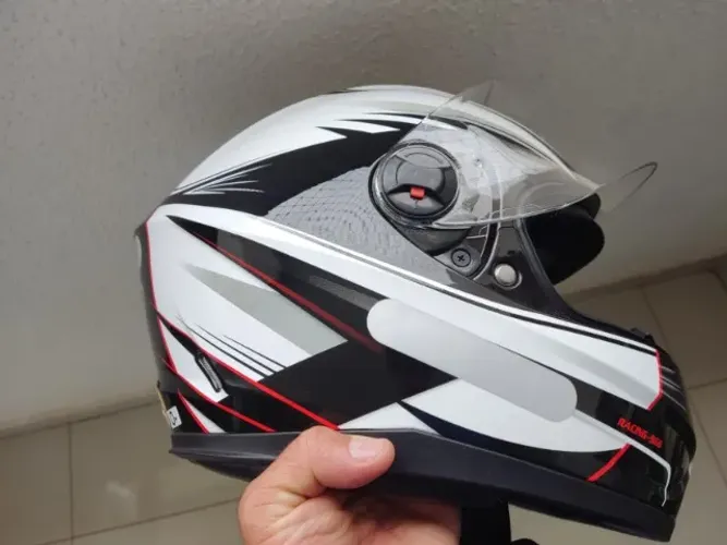 Vende-se capacete top da Helt Helmet , modelo Avance Racing, tamanho 60, zerado.