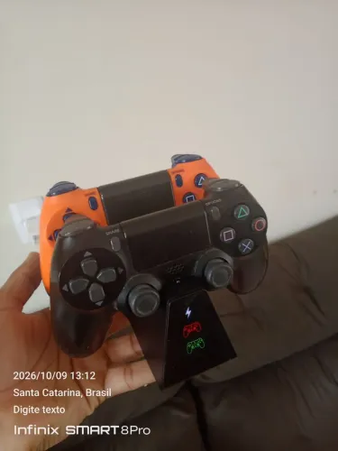 Vendo play 4 com dois controles dois jogos e uma conta do call of duty mobile