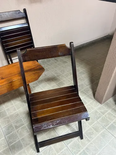 Conjunto de Mesa, Banco e 4 Cadeiras em Madeira
