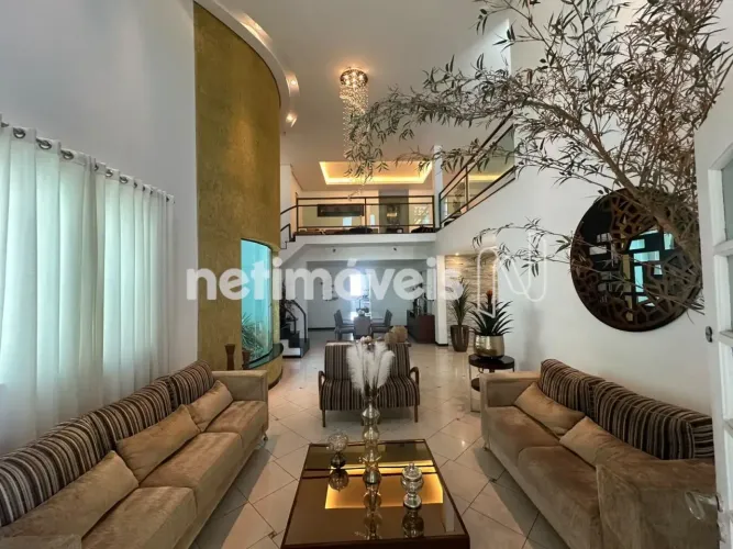 Casa de alto padrão com 423 m²; e vista definitiva para a Serra do Curral