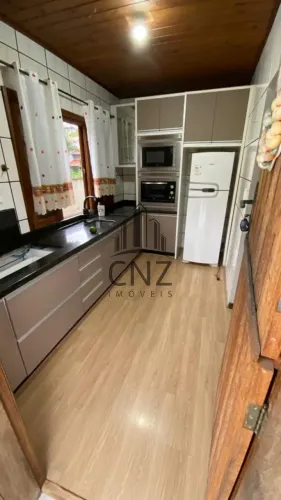 Casa à venda no Centro de Botuverá-SC: 3 quartos, 1 suíte, 1 sala, 2 banheiros, garagem e 