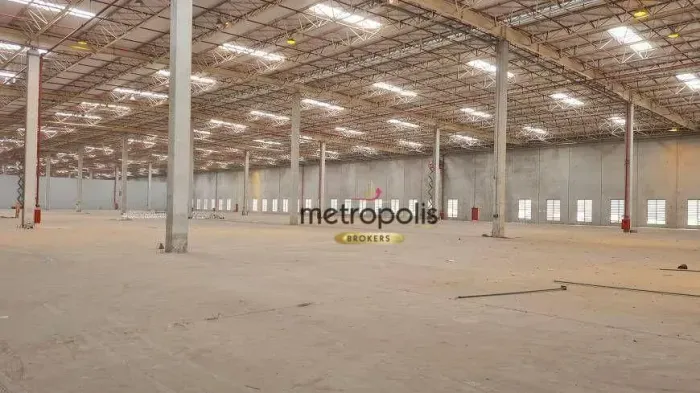 Galpão para alugar, 7548 m² por R$ 290.998,01/mês - Irajá - Rio de Janeiro/RJ