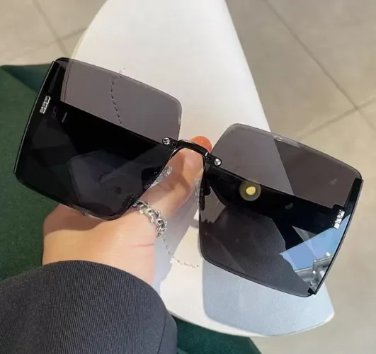 Óculos de Sol Quadrado Feminino - Estiloso e Moderno