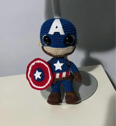 Boneco Amigurumi do Capitão América