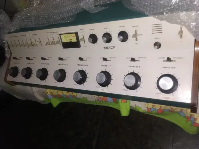 Mesa de som Scala SM8 p emissoras de radio,tenho outras digital e acessórios.