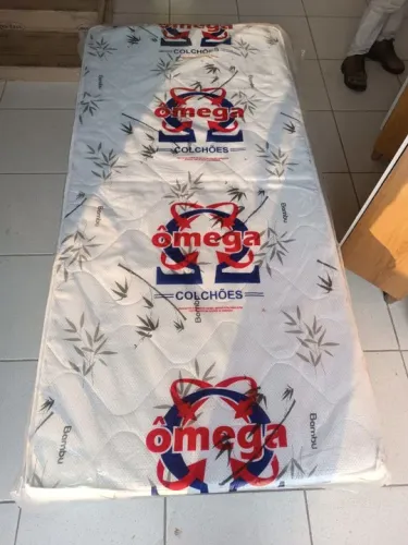 Cama box solteiro produto novo com 8 cm de espuma D20 aclopado.