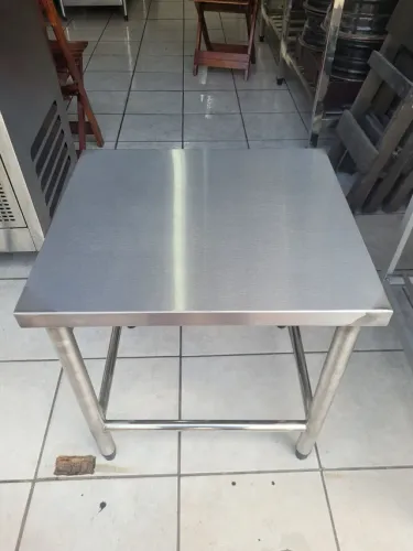Mesa inox contraventada 