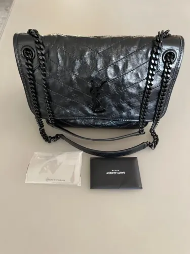 Bolsa Yves Saint Laurent Envelope em Couro Preta semi nova
