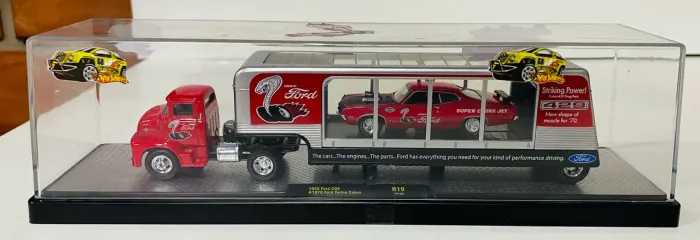 Miniatura Metal Caminhão Carreta Cegonha 1956 Ford COE & 1970 Ford Torino Cobra 1/64