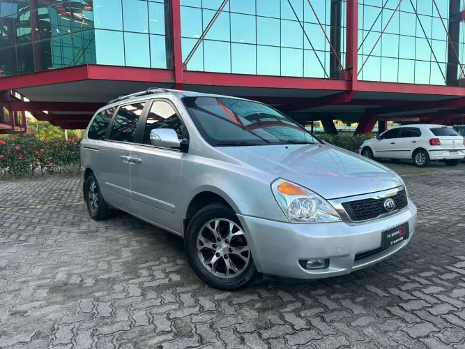 Kia Carnival EX 3.5 V6 automática Blindada