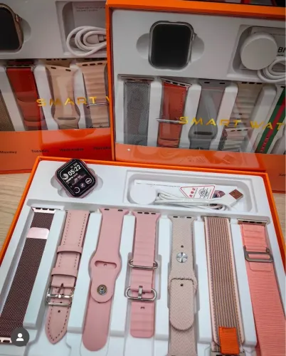 Smartwatch com diversas pulseiras e design moderno