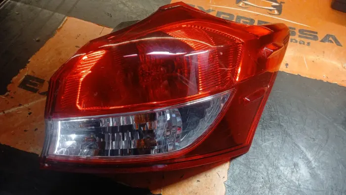 Lanterna Direita Toyota Yaris Hatch 2023 Original