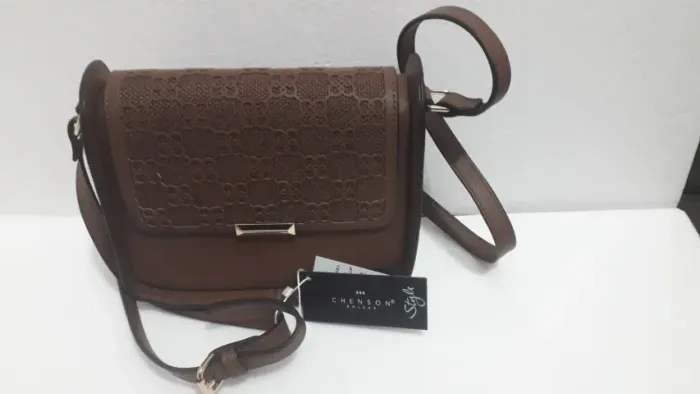 Bolsa feminina marron da Chenson Monograma Laser Transversal nova
