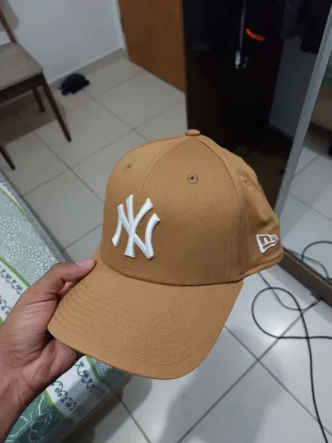 Boné New Era Marrom