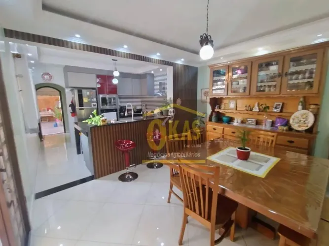 Sobrado com 2 dormitórios à venda, 217 m² por R$ 750.000,00 - Vila Nova Urupês - Suzano/SP