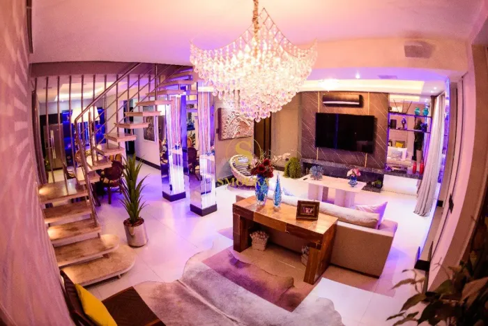 Casa com 5 Quartos para alugar, 300m² - Daniela