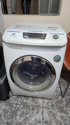 Lava e seca Electrolux 9kg - Semi nova 110v